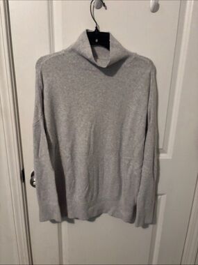 Abercrombie & Fitch Light Heather Gray Turtleneck Sweater